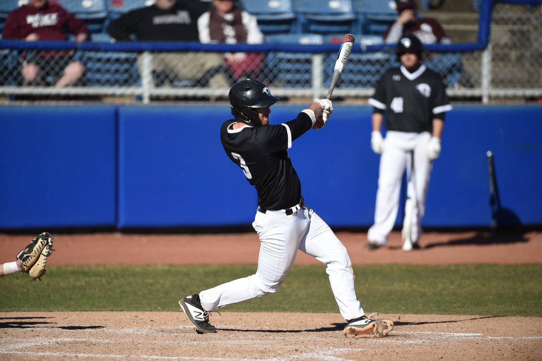 Roanoke Tops E&H 11-4 in Midweek ODAC Action