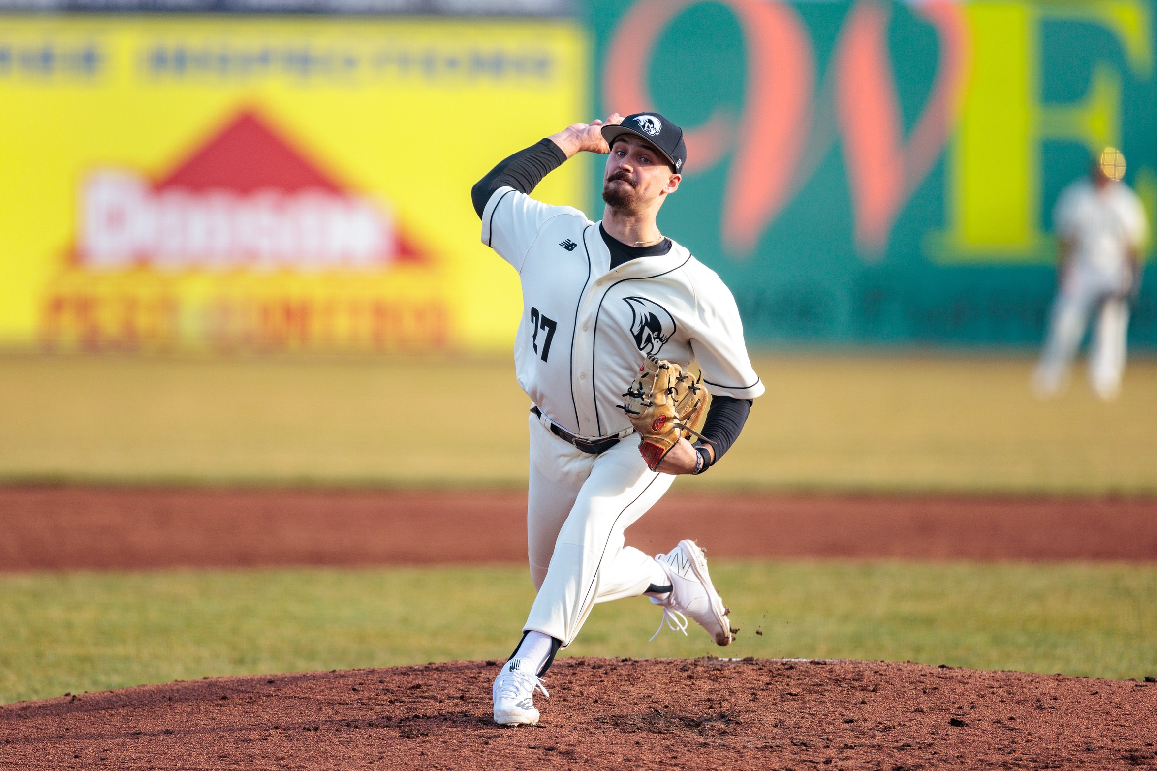 Two Big Innings Lead Roanoke to 19-4 Win Over Cougars