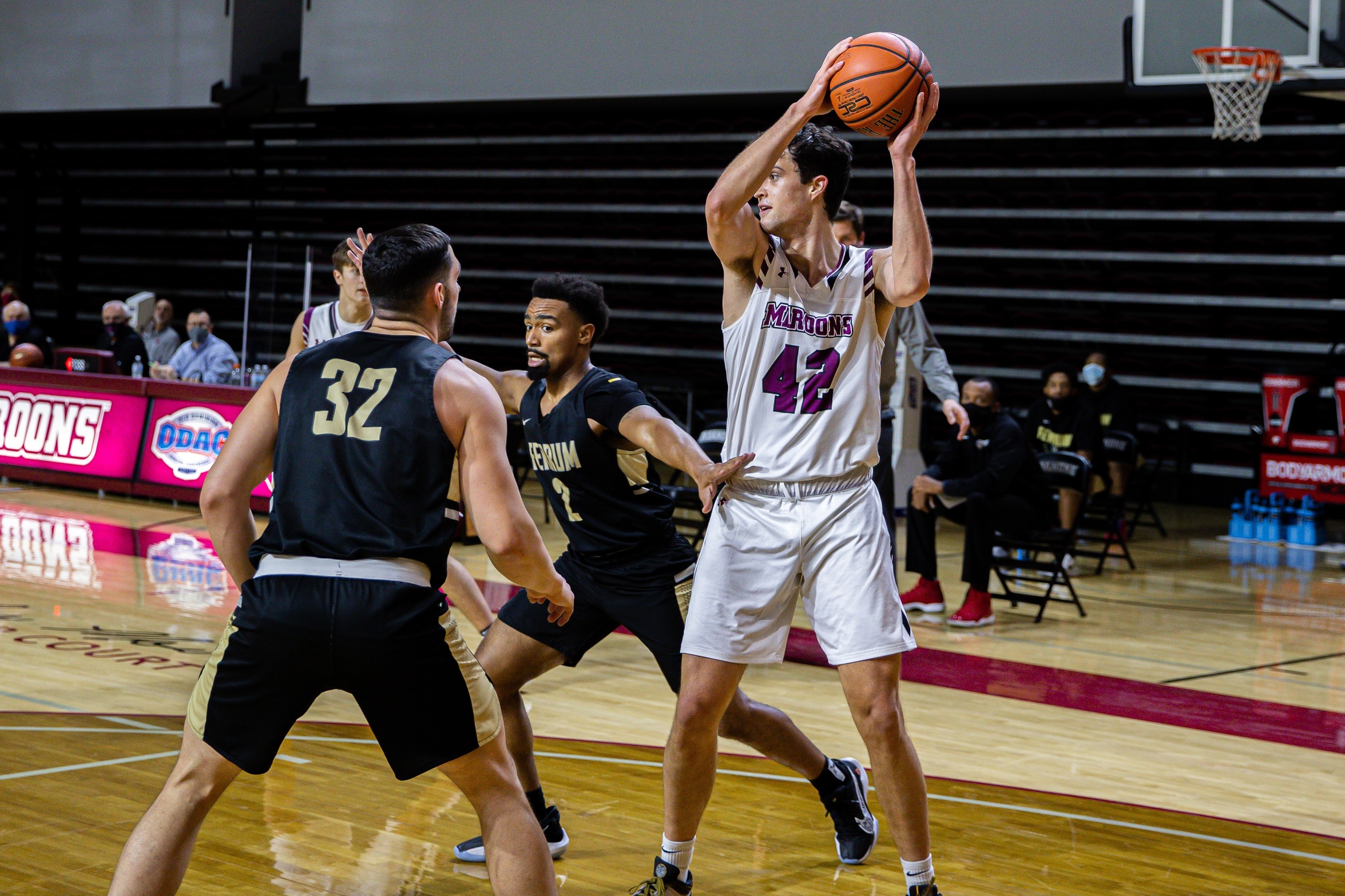 action photo of RC basketball player Max Menzel with the ball