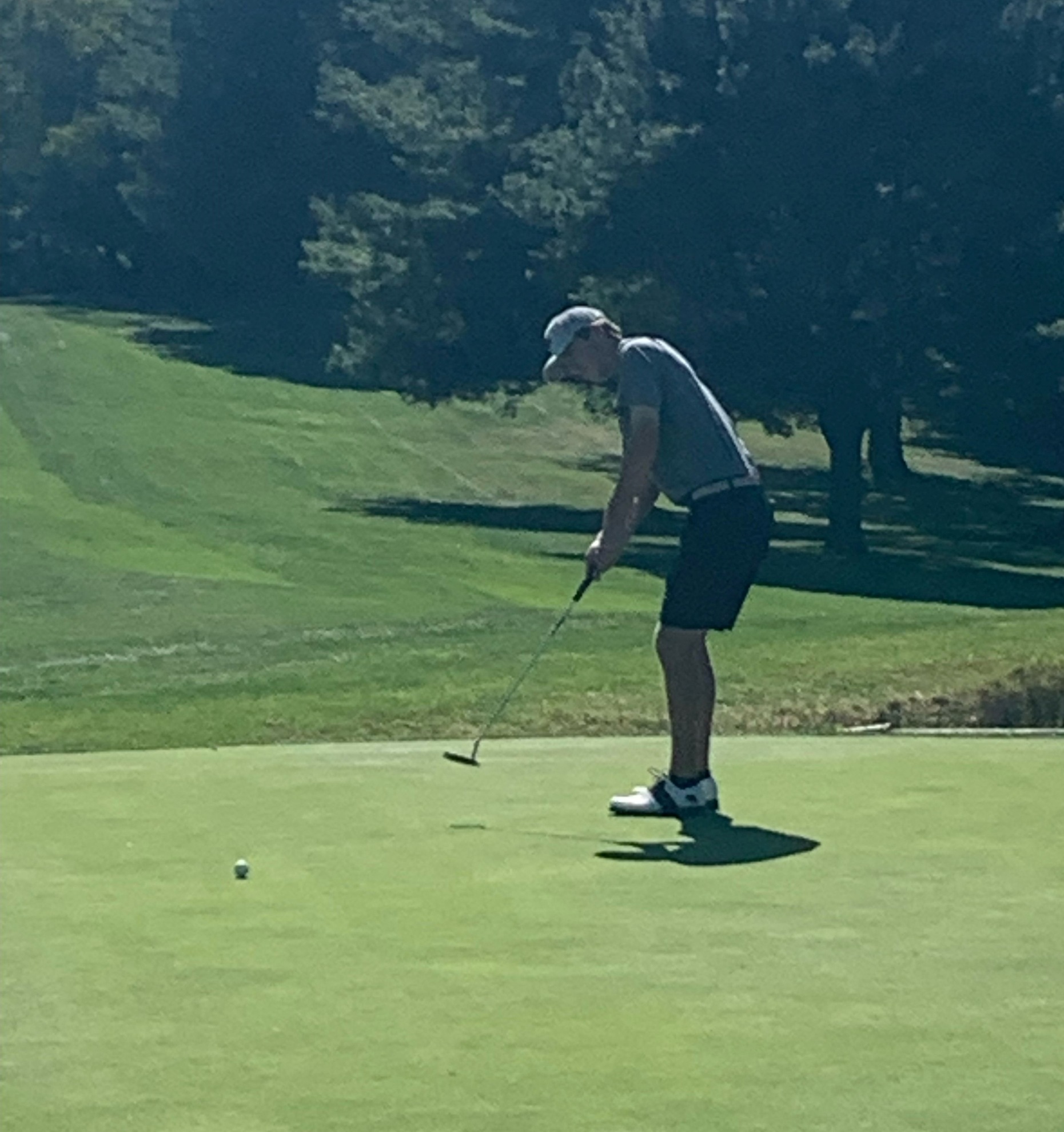 RC golfer TJ Whelan putting
