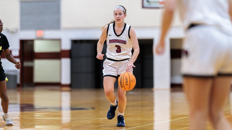 Brandstatter's Double-Double Leads Maroons Comeback Against Hornets, 75-65