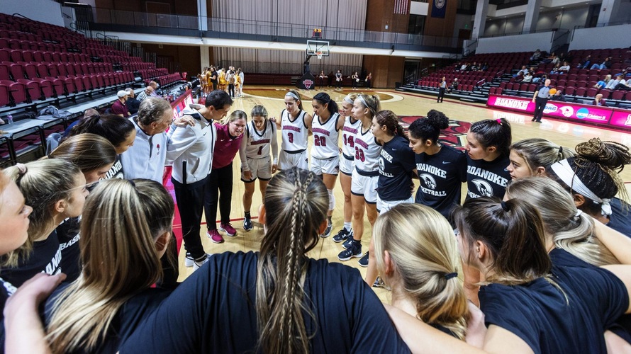 Maroons Conclude Florida Trip With 70-49 Loss to Wisconsin-Oshkosh