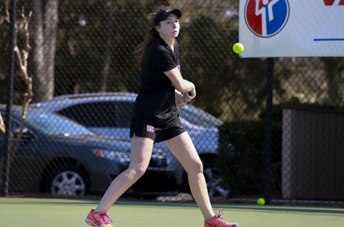 Maroons Split a Pair of Matches on Wednesday