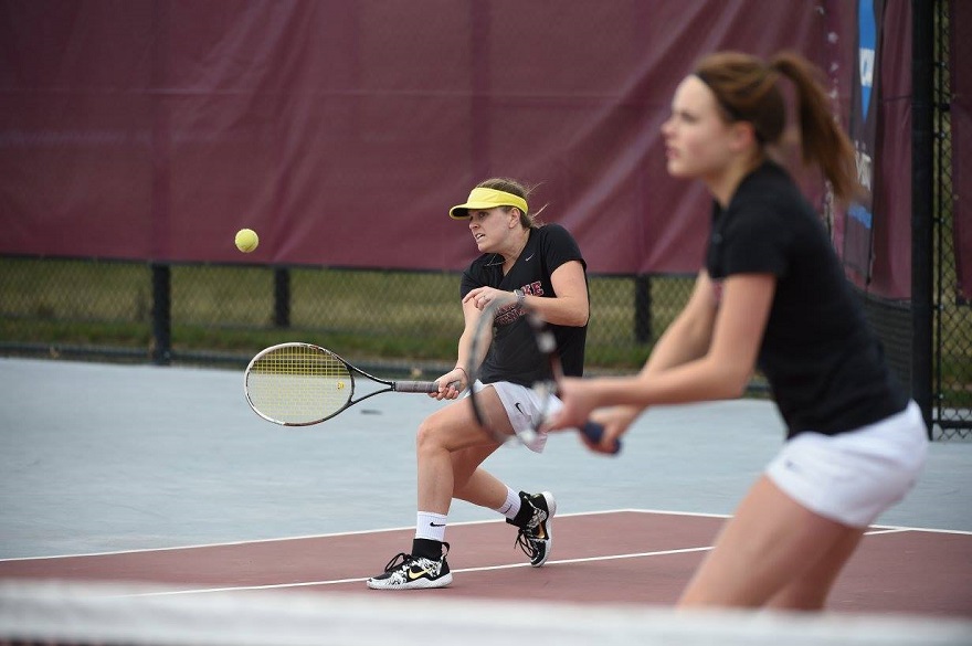 Women's Tennis Tops Hollins 7-0 on Thursday