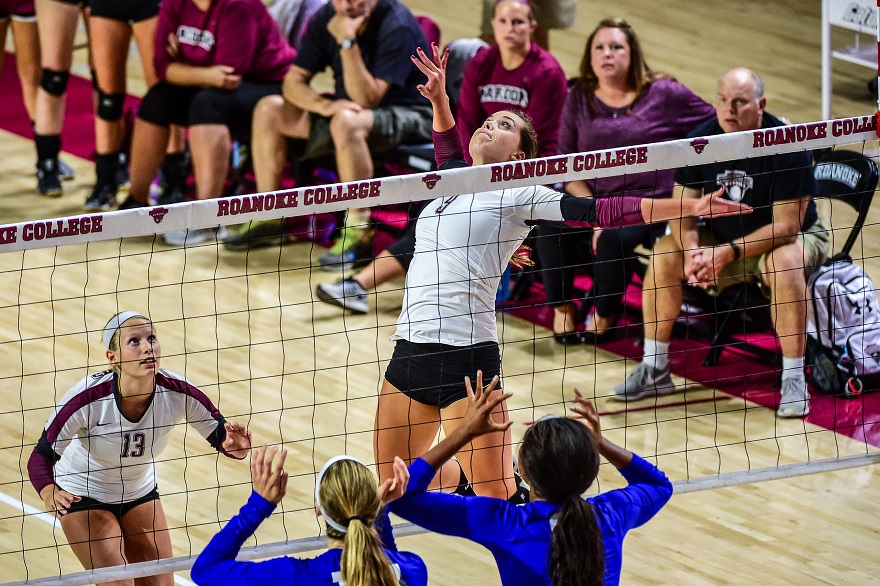 W&L Earns ODAC Win Over Roanoke Volleyball