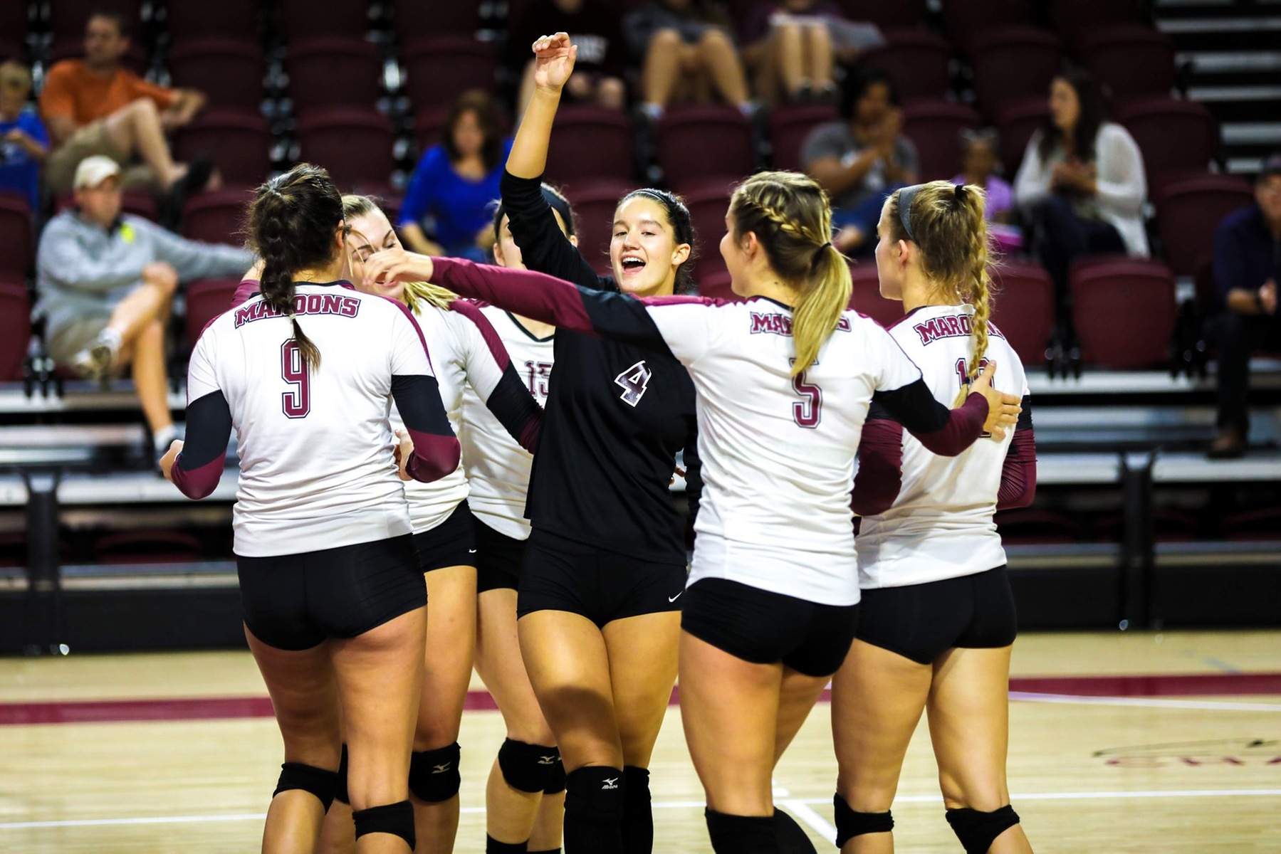 Volleyball Defeats Mary Baldwin in Straight Sets